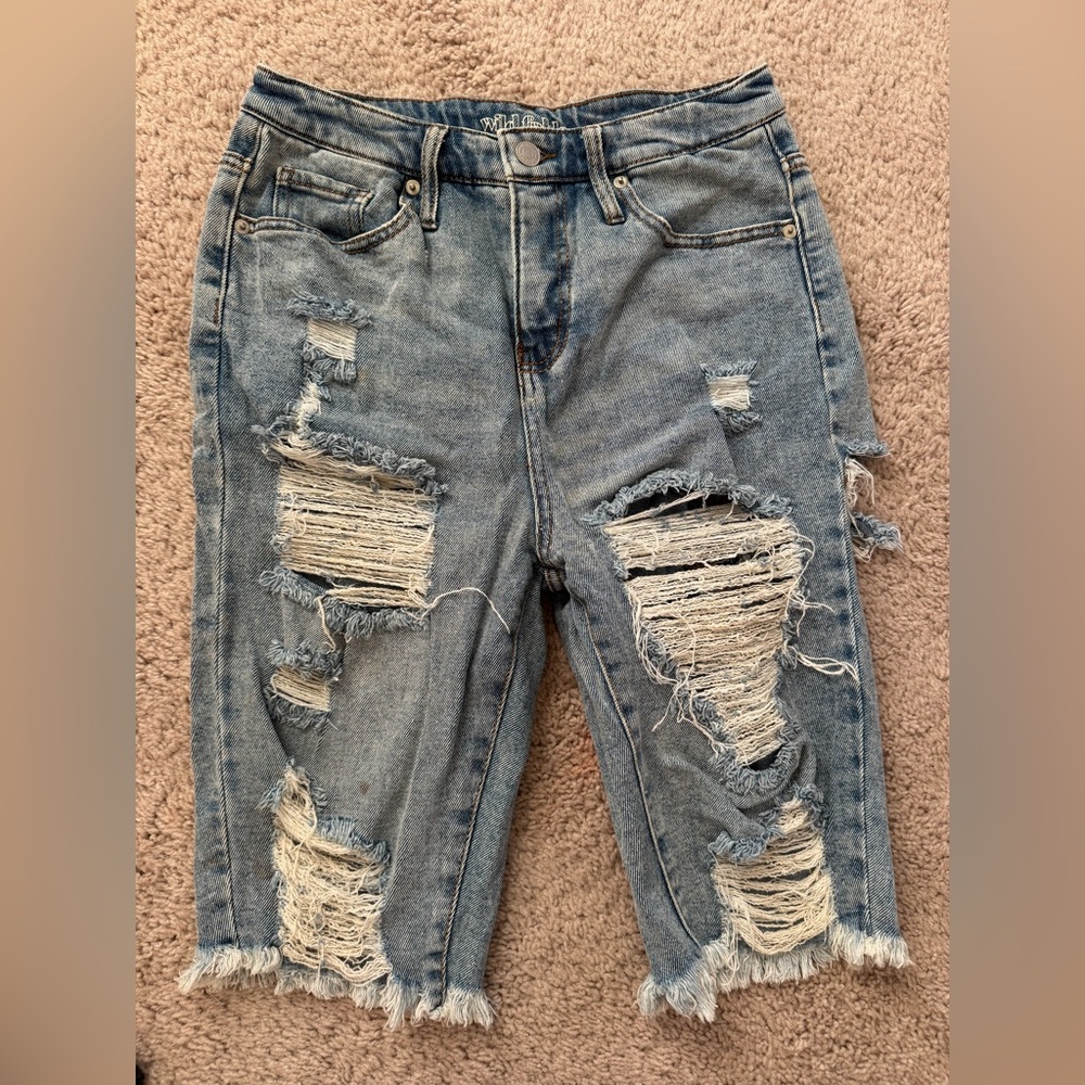 ✨BUNDLE!✨ DISTRESSED DENIM SHORTS - Picture 3 of 5